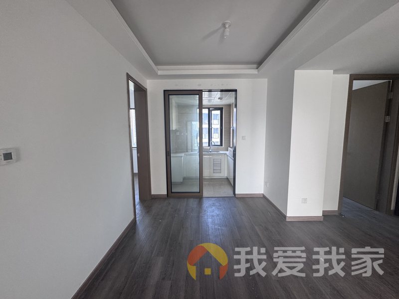 南昌我爱我家国贸凤凰原 南北通透，采光好 装修好，环镜优美 周边匹套完善，，出行方便