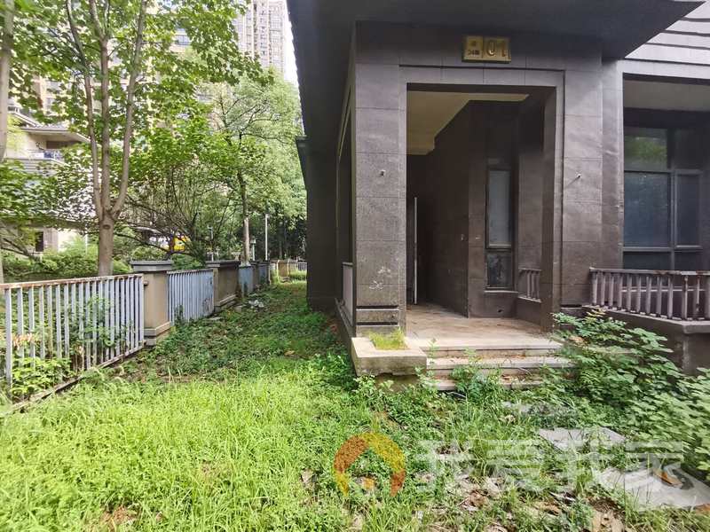 南昌我爱我家联发君悦湖 联排别墅西端户 凹字型的院子地下两个车位