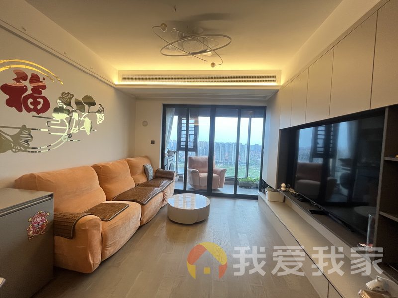 南昌我爱我家华侨城万科五期泊岸 南北通透，采光好 装修好，环镜优美 视野好，诚心出售