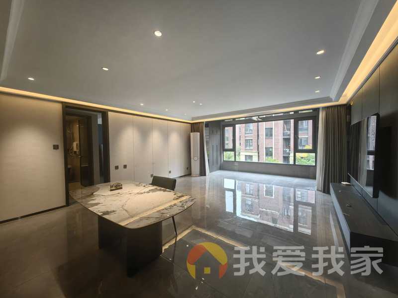 南昌我爱我家万科红墅（旭岚春天小区二期） 南北通透，采光好 装修好，环镜优美 中间楼层