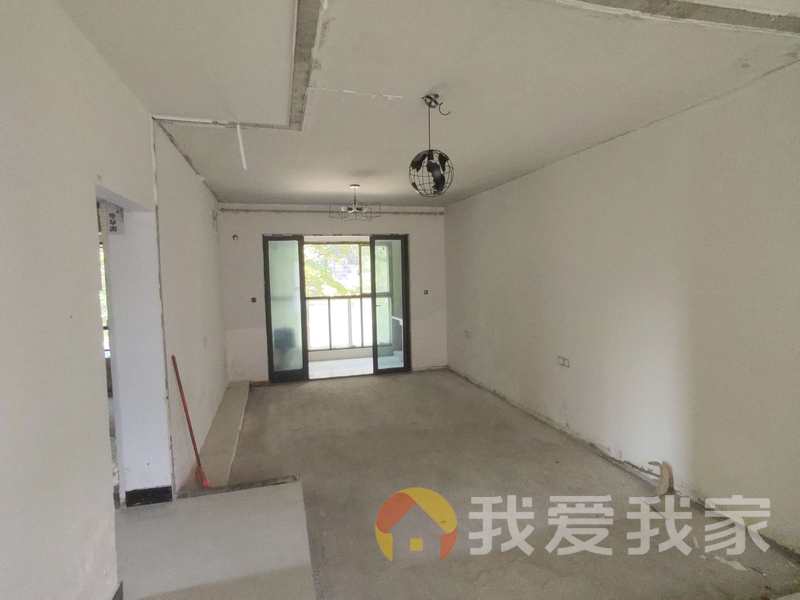 南昌我爱我家中央香榭花园一期 南北通透，采光好 装修好，环镜优美 近地铁 周边匹套完善，，出行方便