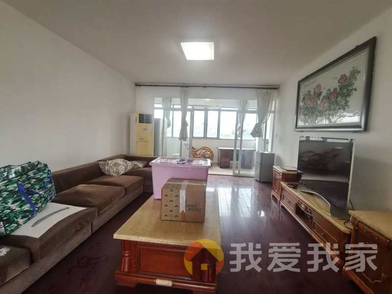 南昌我爱我家满五年唯一，带落地阳台正规居室