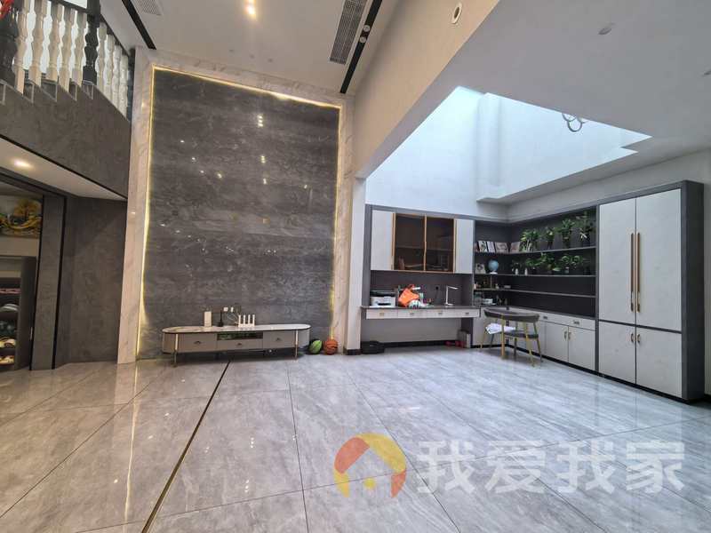 南昌我爱我家万科海上传奇一楼带花园，出门就是三中，豪华装修