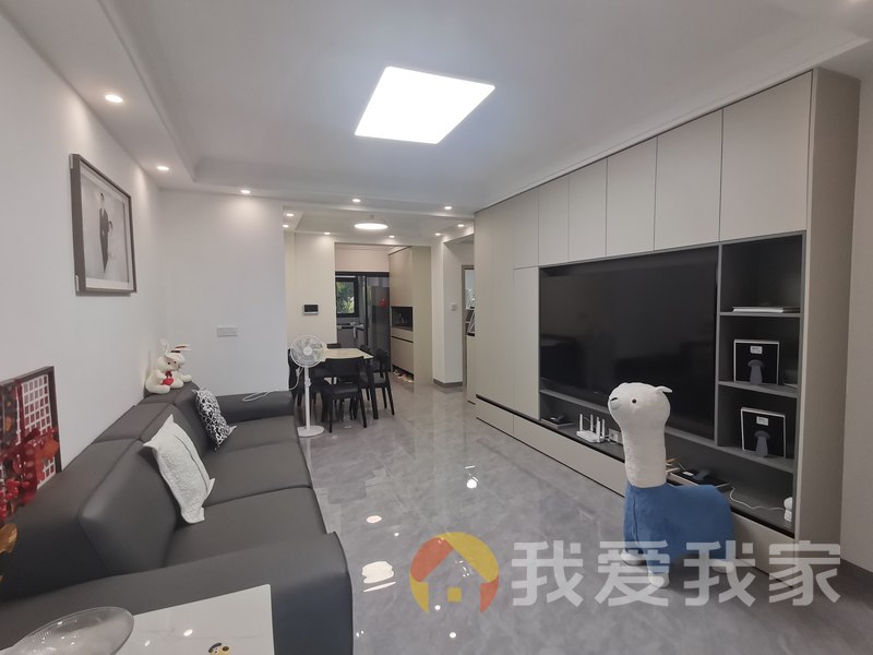 南昌我爱我家海亮尊园 南北通透，采光好 装修好，环镜优美 中间楼层
