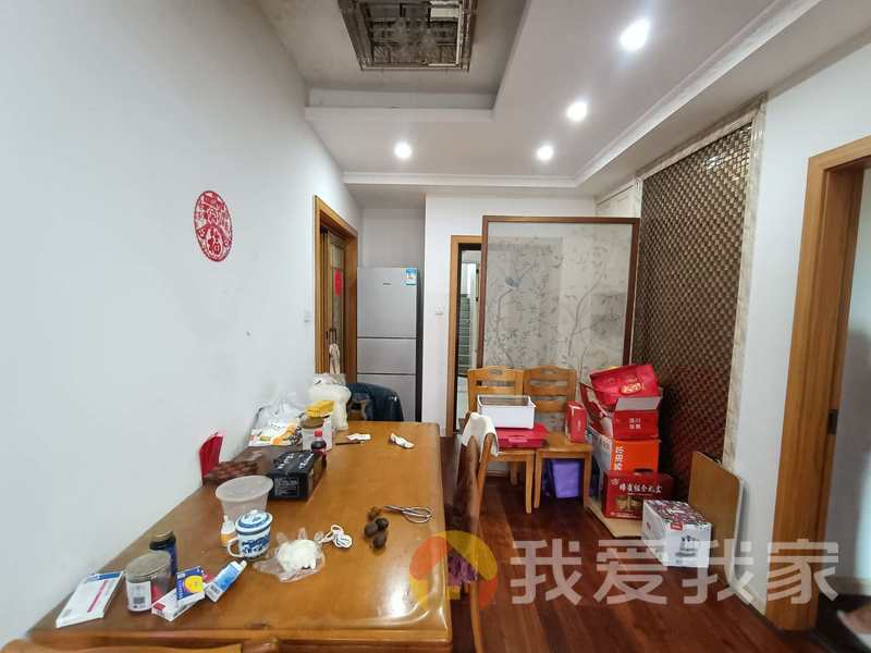 南昌我爱我家绿地玫瑰城 南北通透，采光好 装修好，环镜优美 周边匹套完善，，出行方便