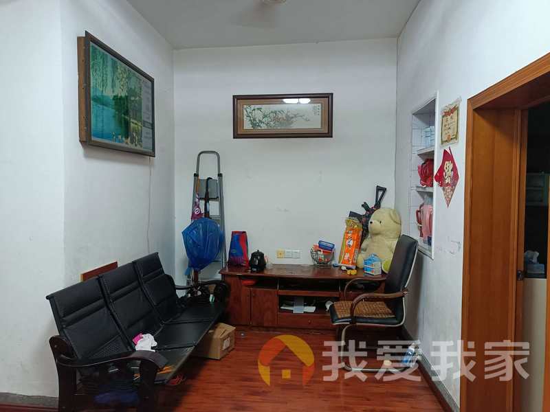 南昌我爱我家车辆厂宿舍 南北通透，采光好 视野好，诚心出售