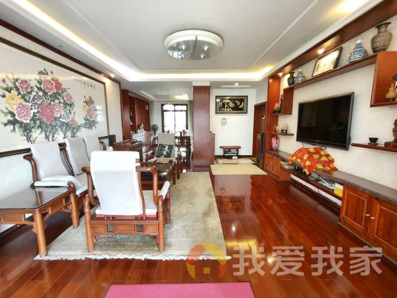 南昌我爱我家联泰香域滨江 南北通透，采光好 装修好，环镜优美 近地铁 视野好，诚心出售