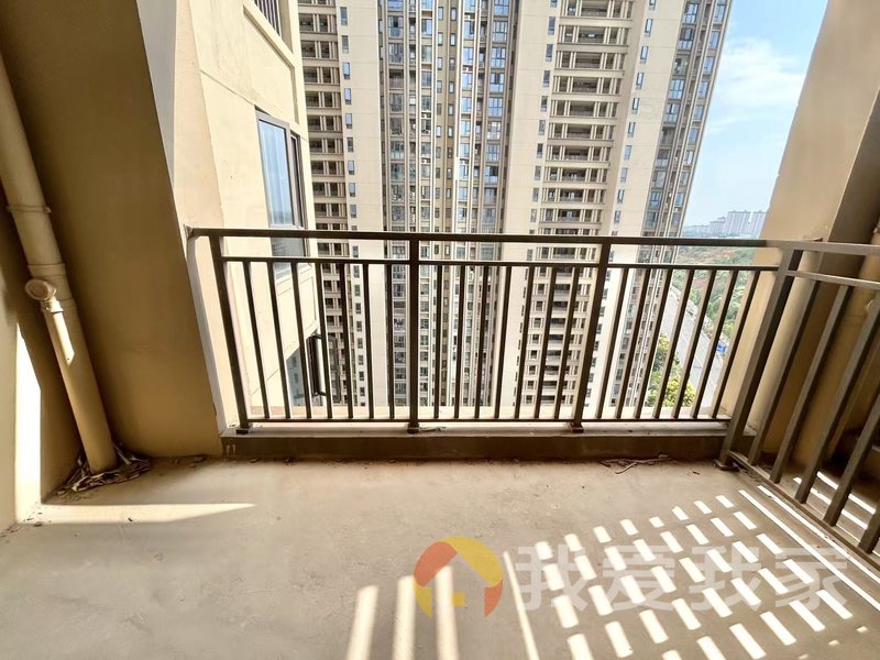 南昌我爱我家绿地国际博览城一期藏珑 南北通透，采光好 近地铁 中间楼层