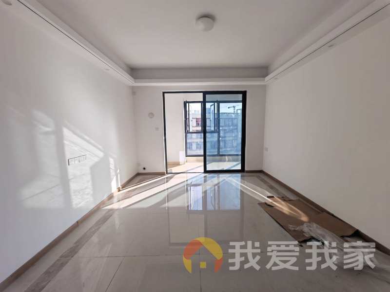 南昌我爱我家力高雍湖国际 南北通透，采光好 装修好，环镜优美 近地铁 周边匹套完善，，出行方便