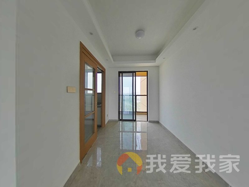 南昌我爱我家润永通悦港城 南北通透，采光好 装修好，环镜优美 近地铁 视野好，诚心出售