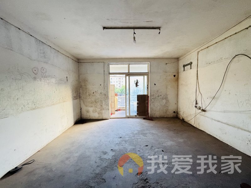 南昌我爱我家康桥绿城A区 南北通透，采光好 中间楼层