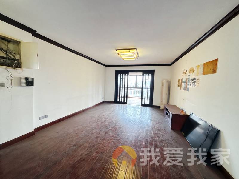 南昌我爱我家红谷春天花园 南北通透，采光好 装修好，环镜优美 中间楼层