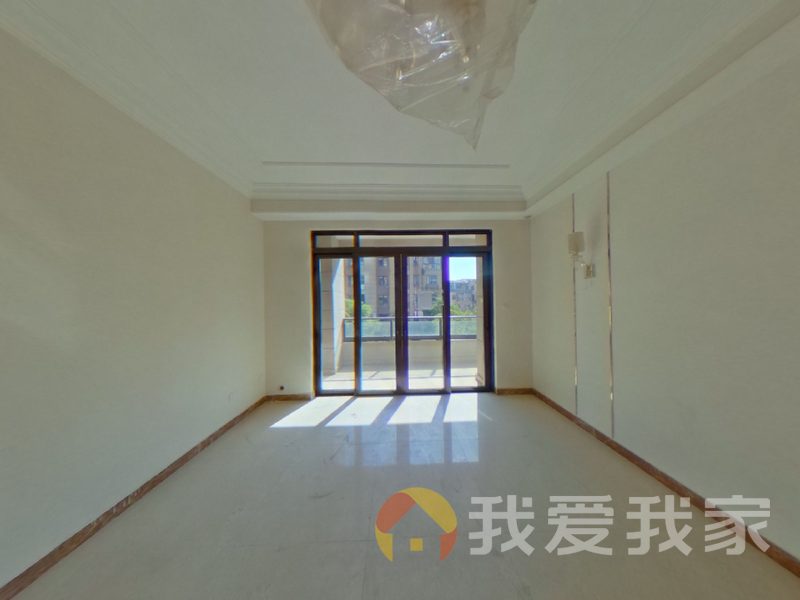 南昌我爱我家恒大翡翠华庭 南北通透，采光好 装修好，环镜优美 中间楼层