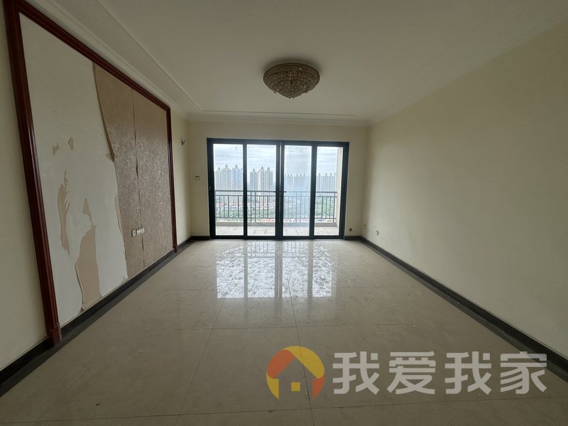 南昌我爱我家恒大绿洲一期 南北通透，采光好 装修好，环镜优美 近地铁 视野好，诚心出售