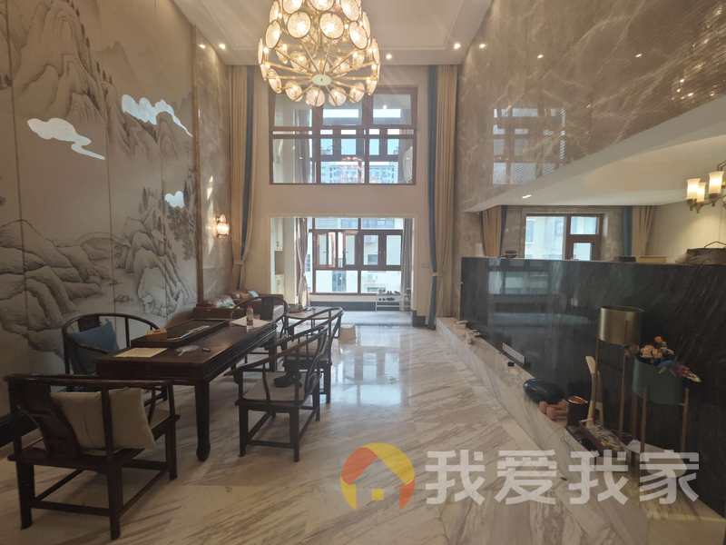 南昌我爱我家红谷滩地铁口三层复式，实际使用面积多读名校，精装修，价格实惠