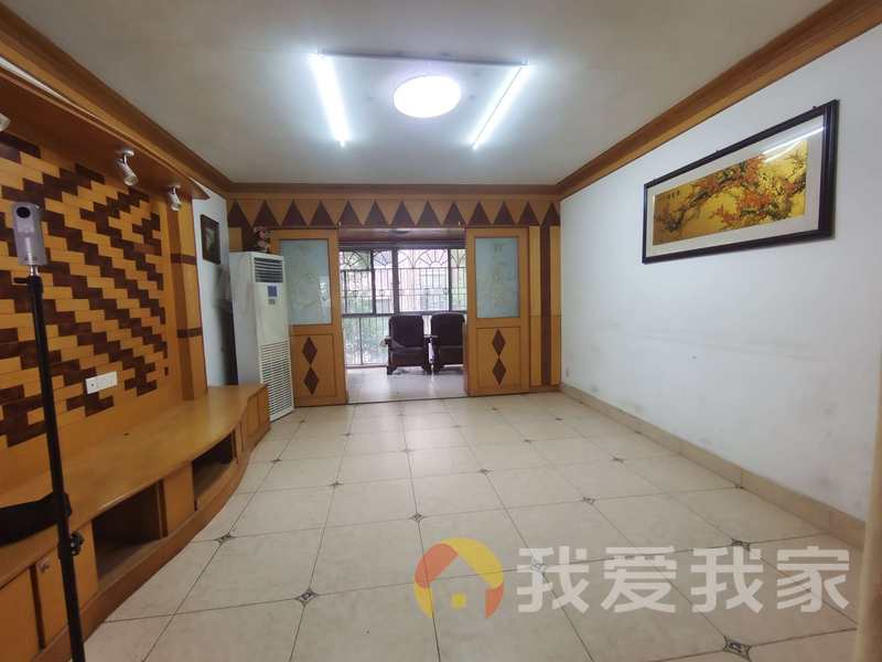 南昌我爱我家桃花苑商住小区 南北通透，采光好 装修好，环镜优美 中间楼层