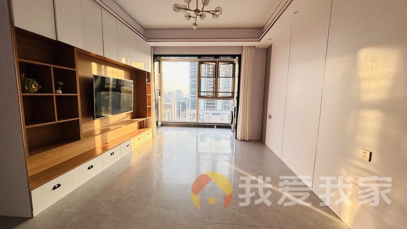 南昌我爱我家华侨城万科一期 南北通透，采光好 装修好，环镜优美 视野好，诚心出售