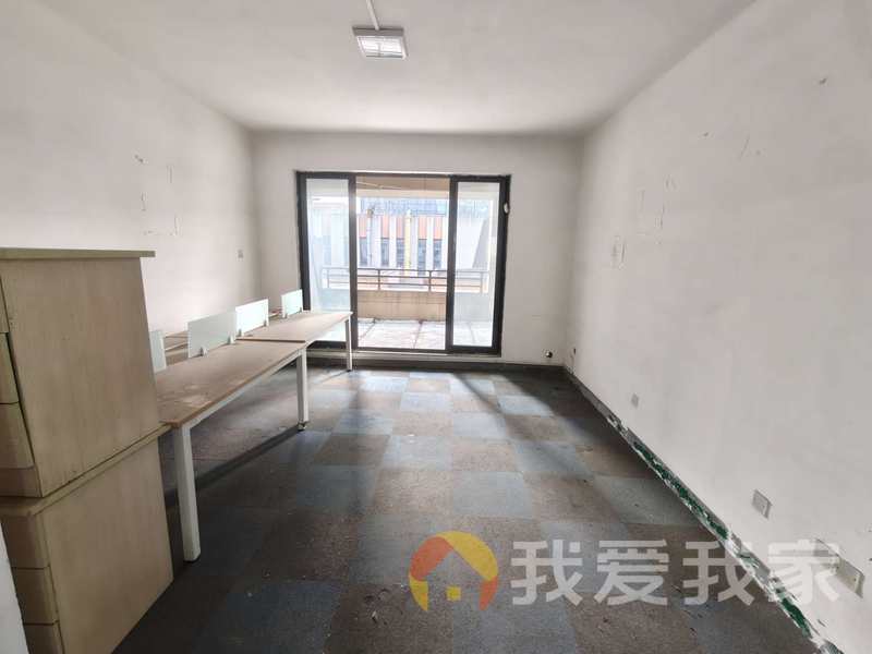 南昌我爱我家可以拎包入住，小区环境安静，感光度很好，户型居住舒适度极高，