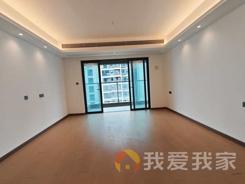 南昌我爱我家华侨城万科五期泊岸 南北通透，采光好 装修好，环镜优美 视野好，诚心出售