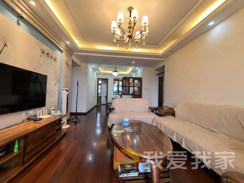 南昌我爱我家万科四季花城南区顶层复式，赠送四个露台，客厅挑空，实际使用面积大