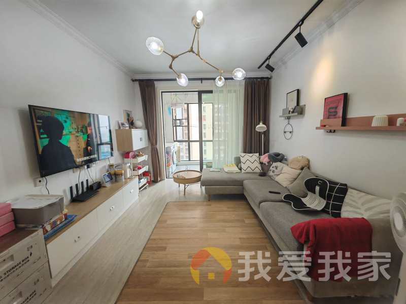 南昌我爱我家新城吾悦广场 南北通透，采光好 装修好，环镜优美 中间楼层