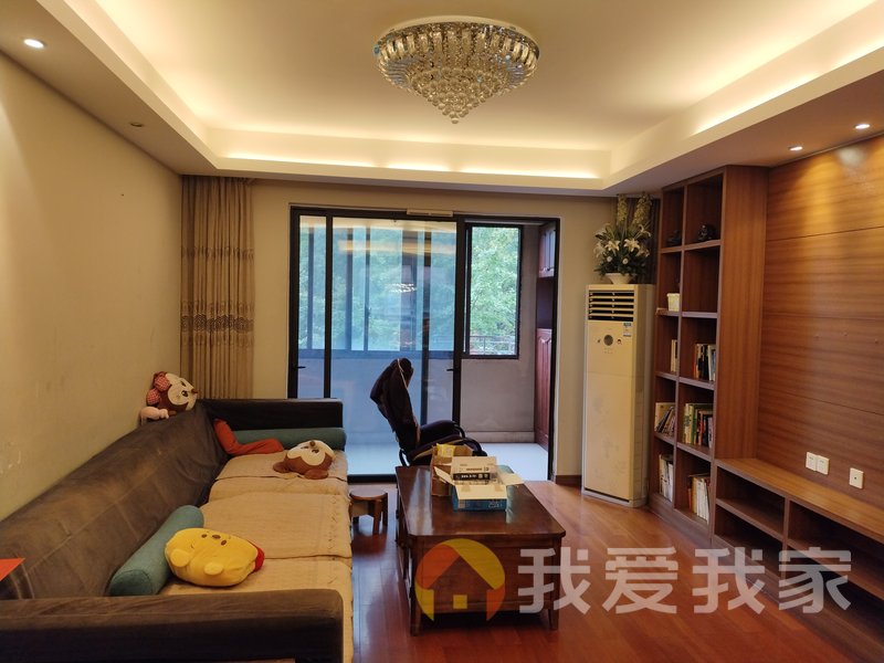 南昌我爱我家万科润园 南北通透，采光好 装修好，环镜优美 中间楼层