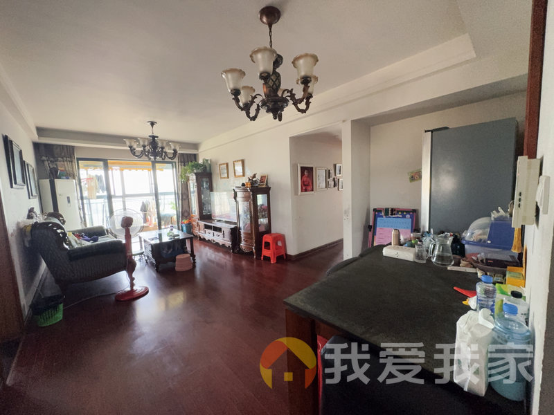 南昌我爱我家万科金色名郡 南北通透，采光好 装修好，环镜优美 近地铁 视野好，诚心出售