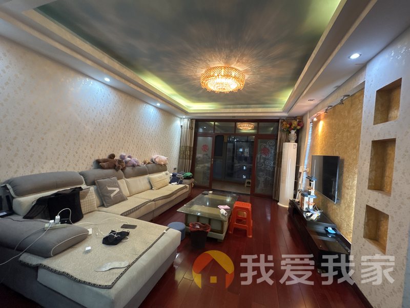 南昌我爱我家尚东大道 南北通透，采光好 装修好，环镜优美 中间楼层