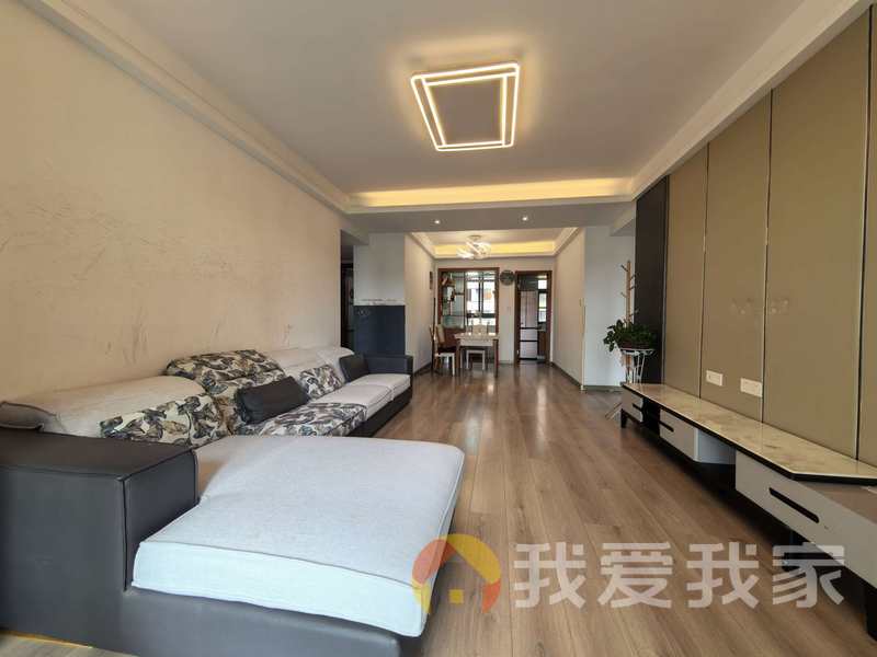 南昌我爱我家万科海上传奇 南北通透，采光好 装修好，环镜优美 中间楼层