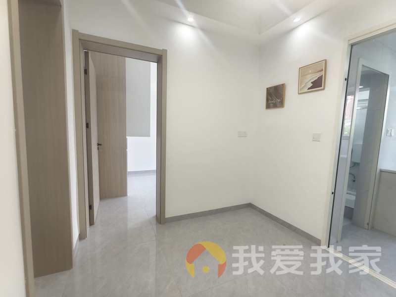 南昌我爱我家井冈山大道 南北通透，采光好 装修好，环镜优美 视野好，诚心出售