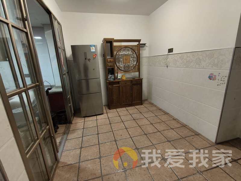 南昌我爱我家中山壹品 南北通透，采光好 装修好，环镜优美 近地铁 中间楼层