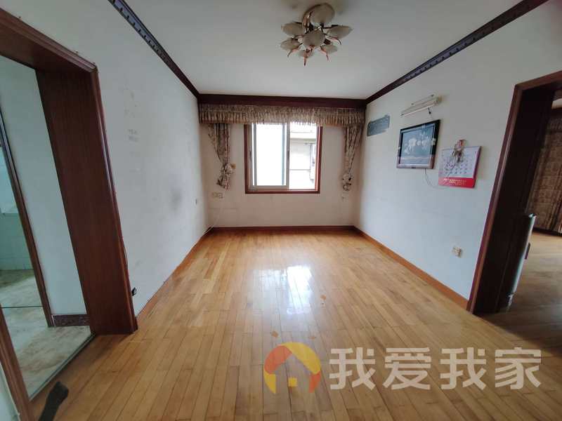 南昌我爱我家南昌一附院，人民公园旁边单位二房，有院子，可停车