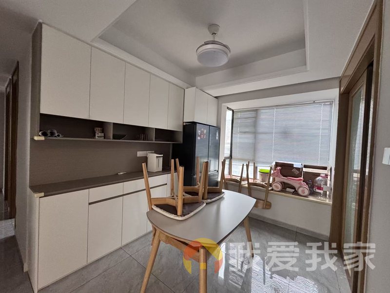 南昌我爱我家新力弘阳府 南北通透，采光好 装修好，环镜优美 近地铁 周边匹套完善，，出行方便