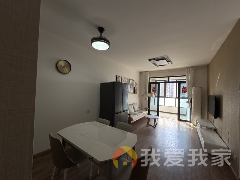 南昌我爱我家绿地外滩公馆 南北通透，采光好 装修好，环镜优美 近地铁 视野好，诚心出售