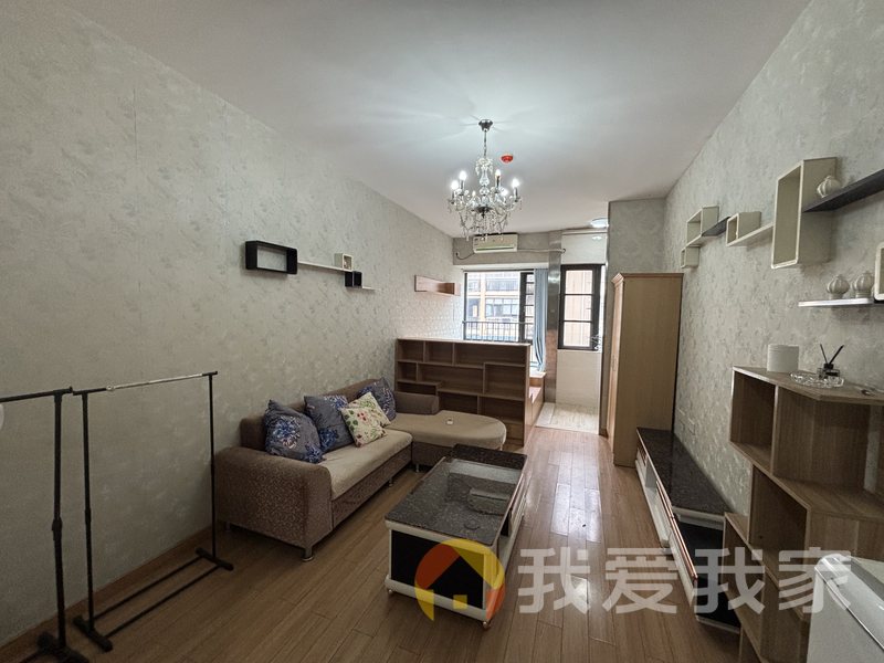 南昌我爱我家万科金色名郡 南北通透，采光好 装修好，环镜优美 近地铁 视野好，诚心出售