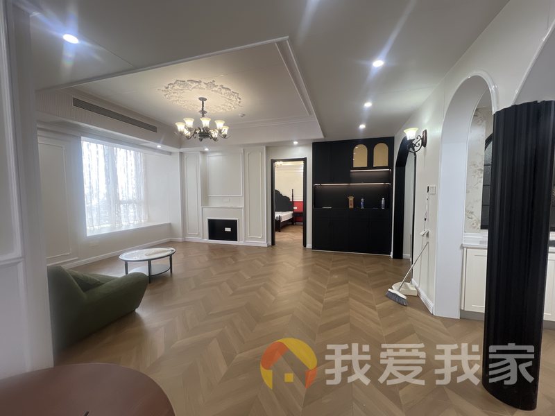 南昌我爱我家象山南路仕中心 南北通透，采光好 装修好，环镜优美 中间楼层