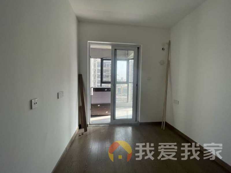 南昌我爱我家联发万科西岸春风（璟颐小区） 南北通透，采光好 装修好，环镜优美 中间楼层