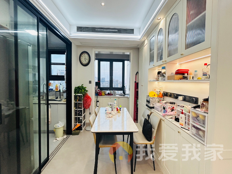 南昌我爱我家华侨城万科五期泊岸 南北通透，采光好 装修好，环镜优美 视野好，诚心出售