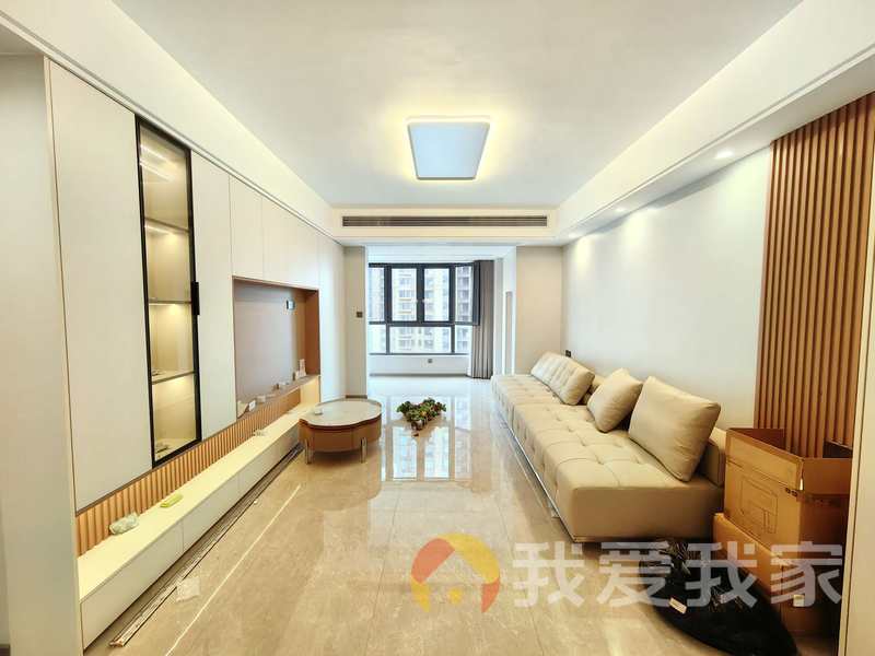 南昌我爱我家绿地国际博览城二期博君 南北通透，采光好 装修好，环镜优美 近地铁 中间楼层