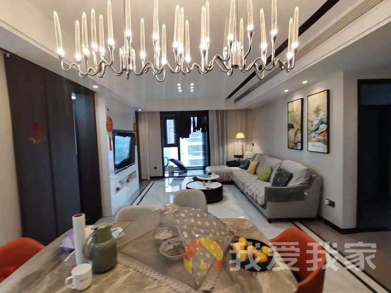 南昌我爱我家绿地新都会带车位 南北通透， 近地铁 中间楼层