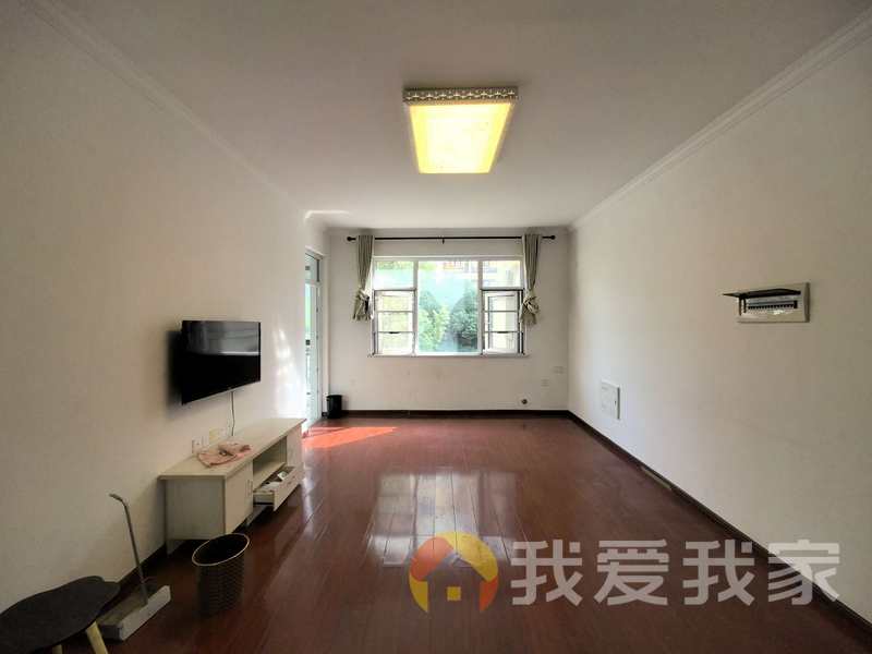 南昌我爱我家小区环境优美，南北通透，楼间距宽，出小区地铁，商场，近在