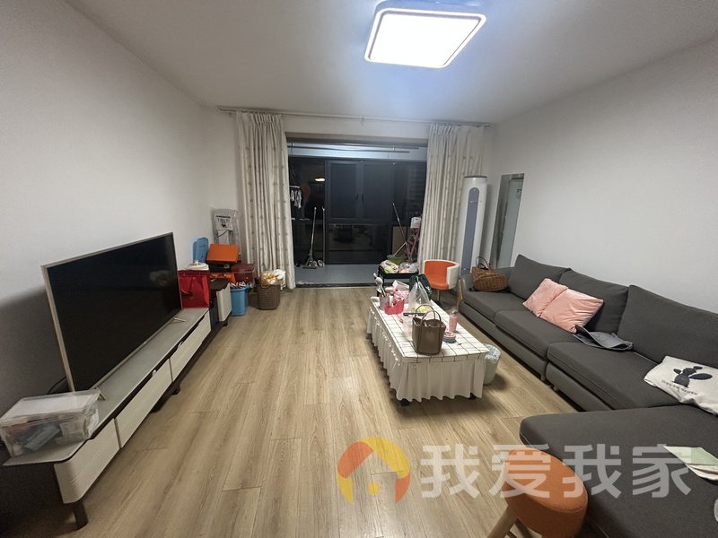 南昌我爱我家凤凰城一期凤鸣苑 南北通透，采光好 装修好，环镜优美 近地铁 视野好，诚心出售