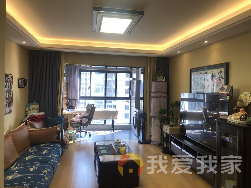 南昌我爱我家万科金域滨江 南北通透，采光好 装修好，环镜优美 视野好，诚心出售