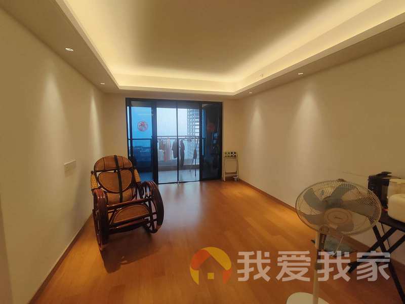 南昌我爱我家新力时代广场 南北通透，采光好 装修好，环镜优美 视野好，诚心出售