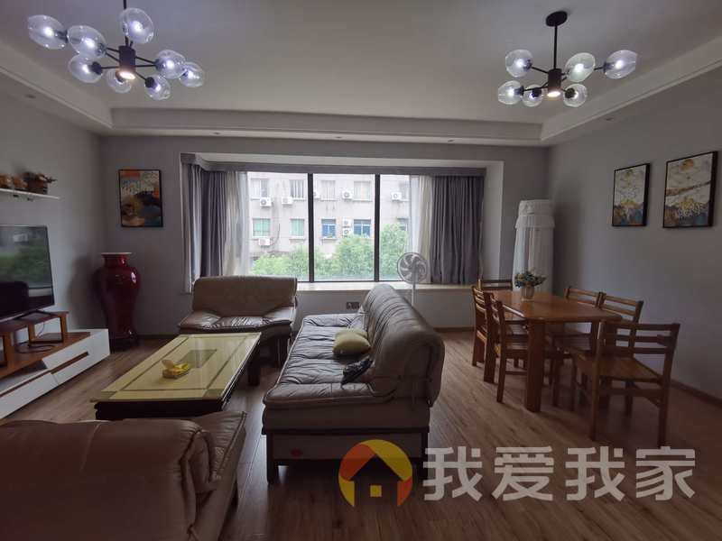 南昌我爱我家绿地象南中心(南浦锦城) 南北通透，采光好 装修好，环镜优美 中间楼层