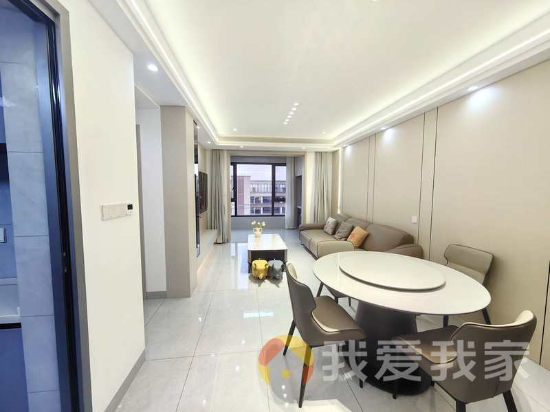 南昌我爱我家绿地国际博览城二期博翠 南北通透，采光好 装修好，环镜优美 近地铁 视野好，诚心出售