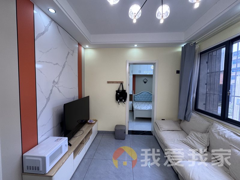 京山新街 户型方正，采光好 装修好，环镜优美 近地铁 中间楼层