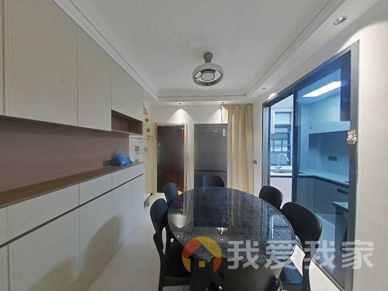 亚琦城央尊品 户型方正，采光好 装修好，环镜优美 周边匹套完善，，出行方便