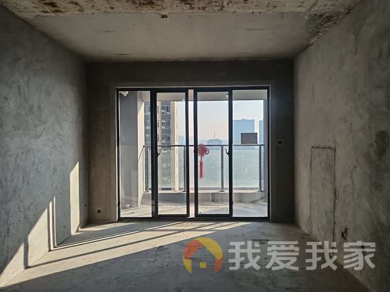 亚琦城央尊品 户型方正，采光好 中间楼层